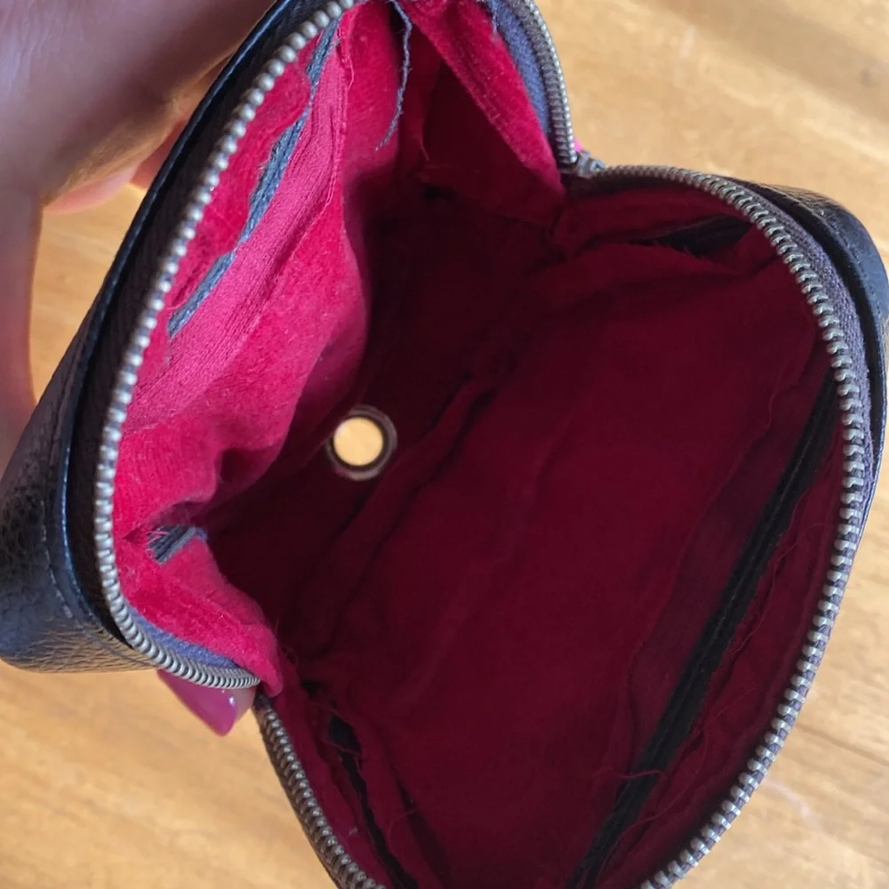 Vintage Nikon 3,5” case vintage with hole, the zipper is still working